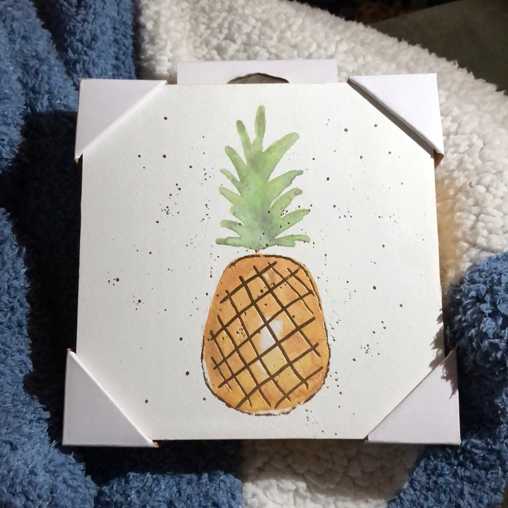 Small wooden pineapple decor